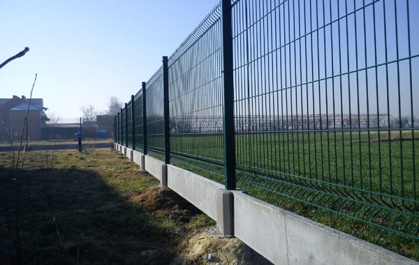 Ogrodzenie posesyjne firmy Wiśniowski z murem GORC GL22 firmy Joniec – realizacja Rzędzianowice