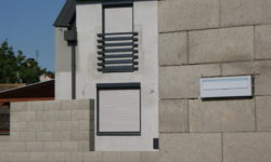 Ogrodzenie posesyjne z pustaków zalewowych CJ Blok